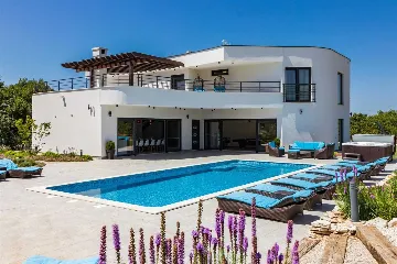 5-Bedroom Villa in Vodnjan for Up to 14 Guests