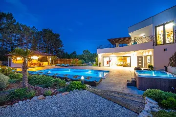 5-Bedroom Villa in Vodnjan for Up to 14 Guests