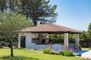 5-Bedroom Villa in Vodnjan for Up to 14 Guests