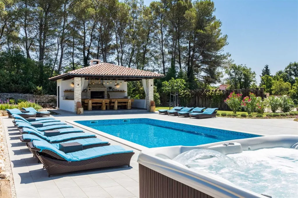 5-Bedroom Villa in Vodnjan for Up to 14 Guests