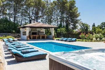 5-Bedroom Villa in Vodnjan for Up to 14 Guests