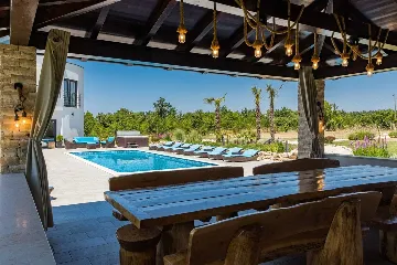 5-Bedroom Villa in Vodnjan for Up to 14 Guests