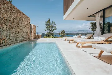 Stari Grad 4-Bedroom Villa for Up to 8 Guests