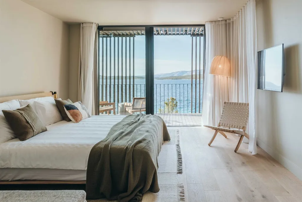 Stari Grad 4-Bedroom Villa for Up to 8 Guests