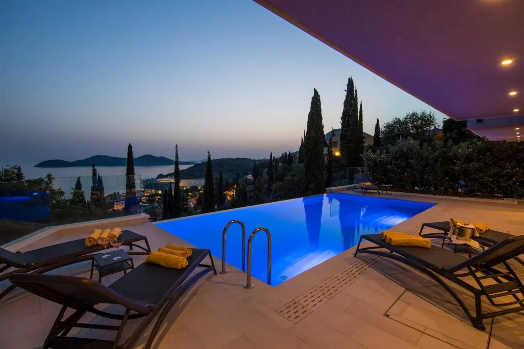 5-Bedroom Villa in Orašac for up to 10 Guests