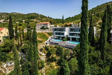 5-Bedroom Villa in Orašac for up to 10 Guests