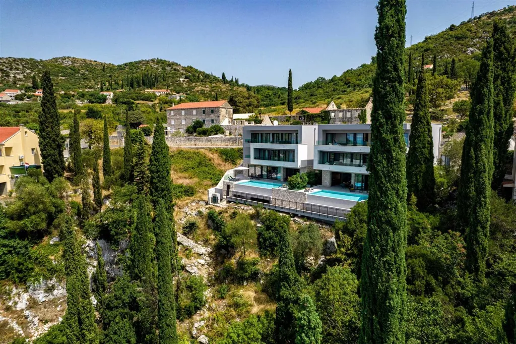 5-Bedroom Villa in Orašac for up to 10 Guests
