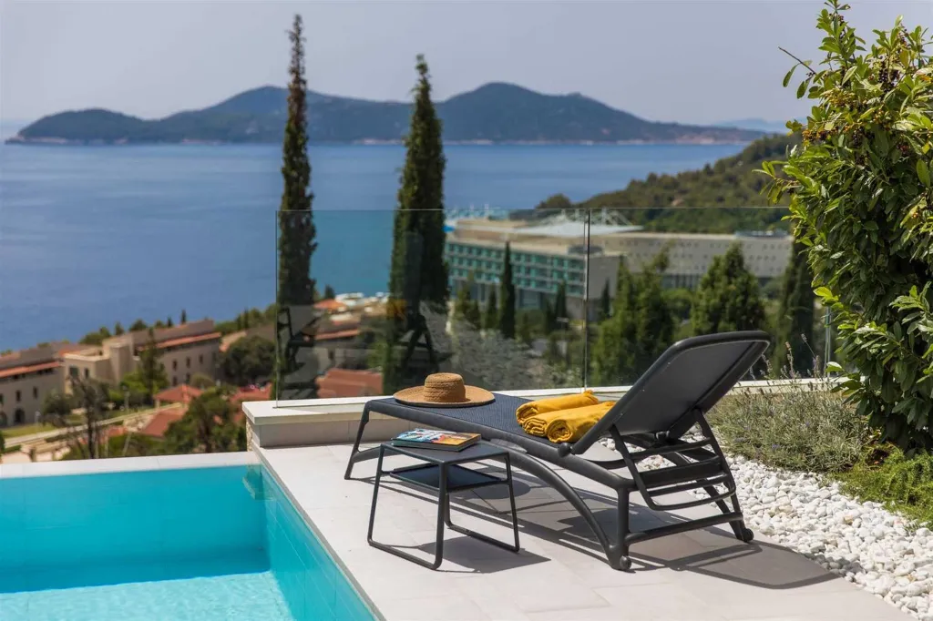 5-Bedroom Villa in Orašac for up to 10 Guests