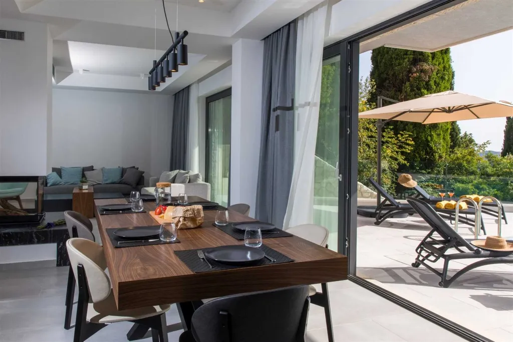 5-Bedroom Villa in Orašac for up to 10 Guests