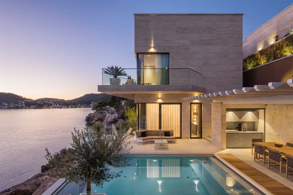 Beachfront Villa in Zaton for 10 Guests, Croatia