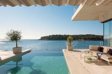 Beachfront Villa in Zaton for 10 Guests, Croatia