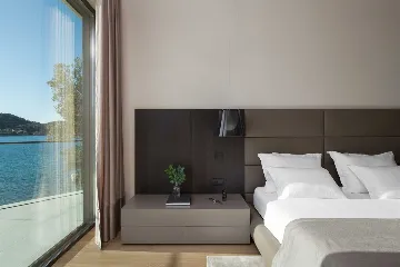 Beachfront Villa in Zaton for 10 Guests, Croatia