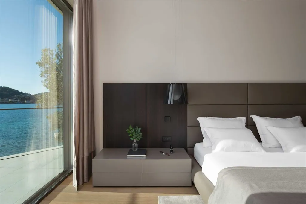 Beachfront Villa in Zaton for 10 Guests, Croatia