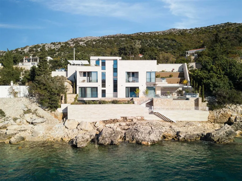 Beachfront Villa in Zaton for 10 Guests, Croatia