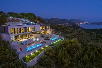 Heated Pool Villa in Orašac for 10 Guests