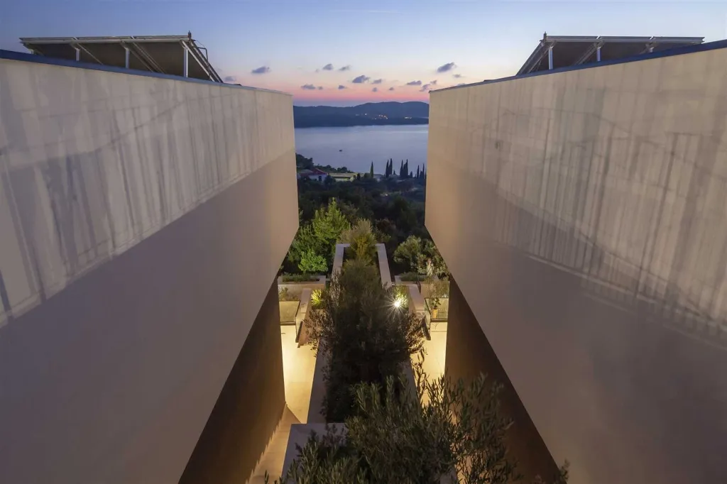Heated Pool Villa in Orašac for 10 Guests