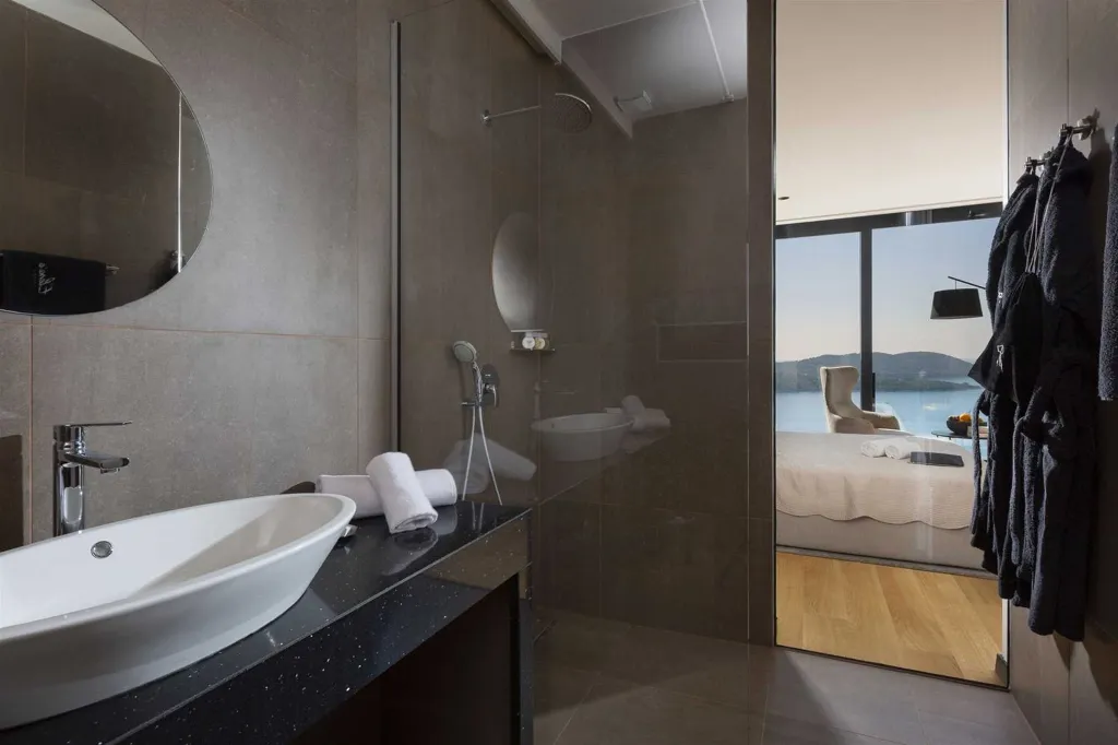 Heated Pool Villa in Orašac for 10 Guests