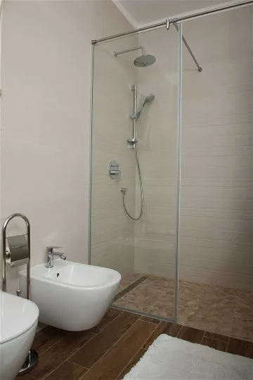 4-Bedroom Villa for Up to 10 Guests in Milna