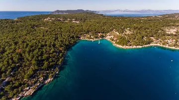 4-Bedroom Villa for Up to 10 Guests in Milna