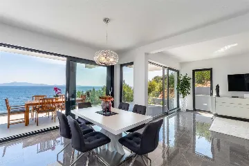 Villa in Blato for 6 Guests with Pool and Jacuzzi