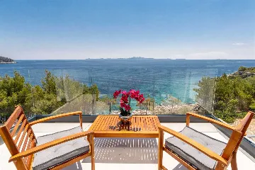 Villa in Blato for 6 Guests with Pool and Jacuzzi