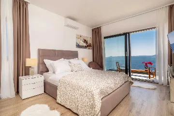 Villa in Blato for 6 Guests with Pool and Jacuzzi