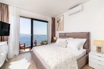 Villa in Blato for 6 Guests with Pool and Jacuzzi