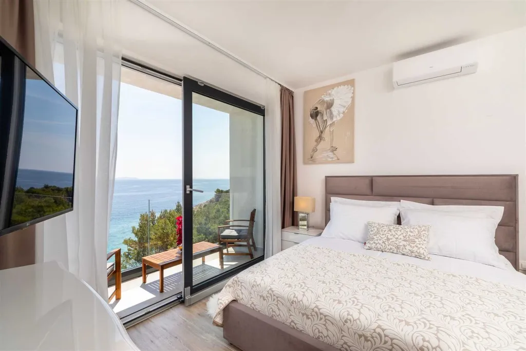 Villa in Blato for 6 Guests with Pool and Jacuzzi