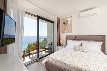 Villa in Blato for 6 Guests with Pool and Jacuzzi