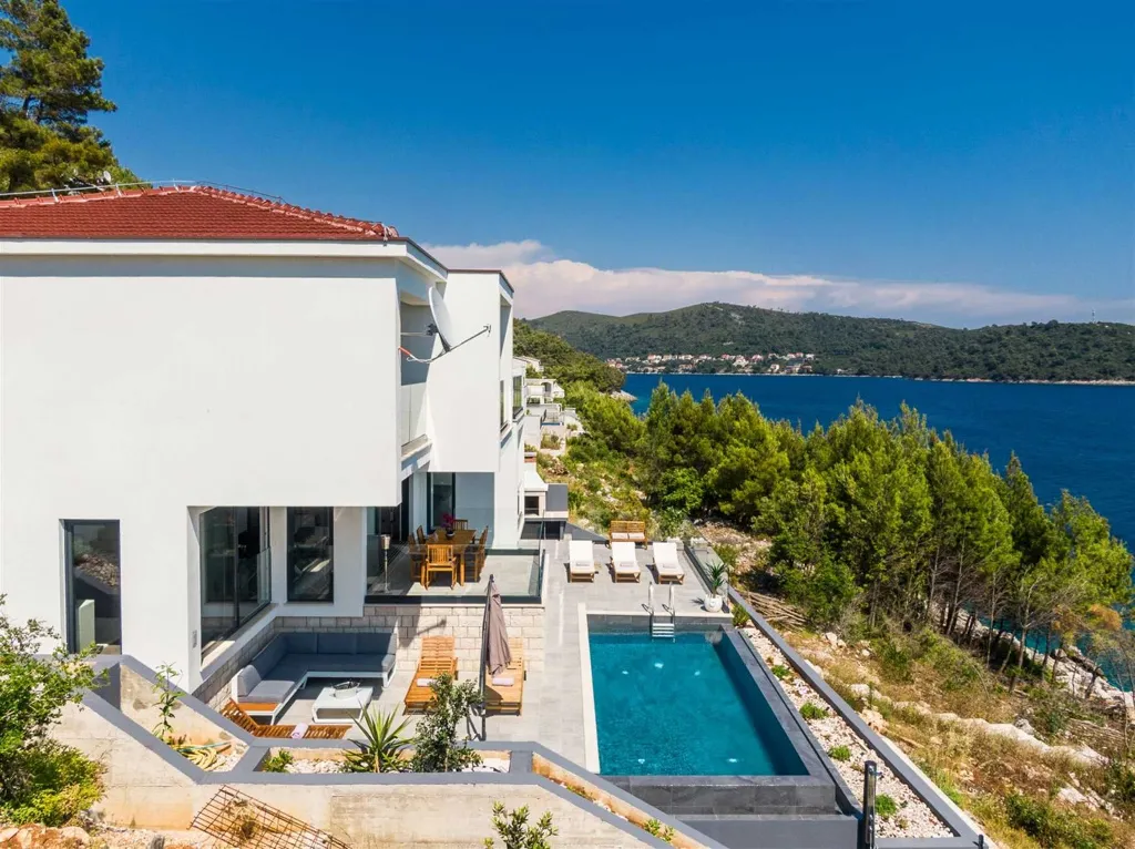 Villa in Blato for 6 Guests with Pool and Jacuzzi