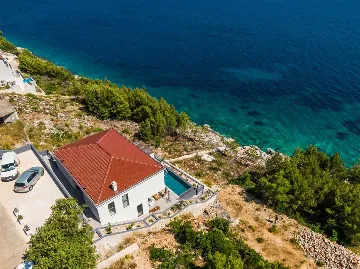 Villa in Blato for 6 Guests with Pool and Jacuzzi