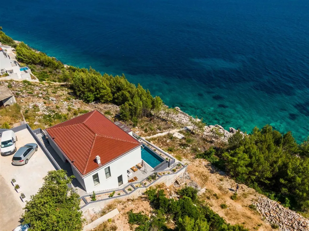 Villa in Blato for 6 Guests with Pool and Jacuzzi