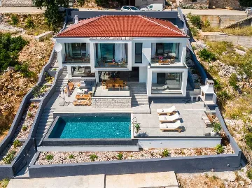 Villa in Blato for 6 Guests with Pool and Jacuzzi