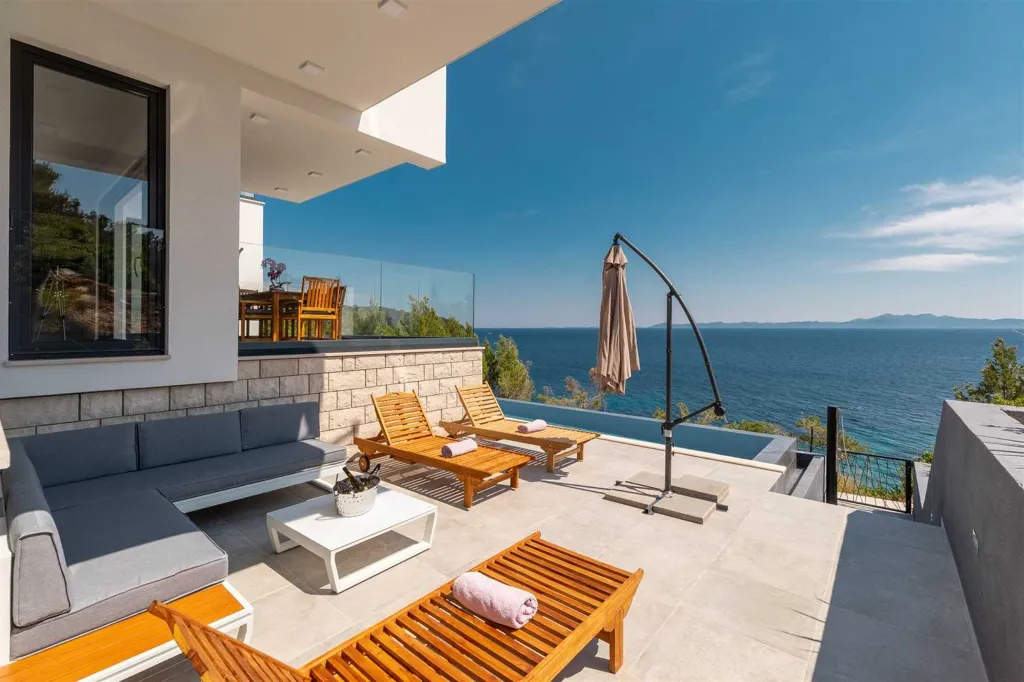 Villa in Blato for 6 Guests with Pool and Jacuzzi