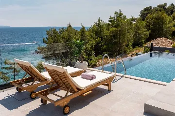 Villa in Blato for 6 Guests with Pool and Jacuzzi