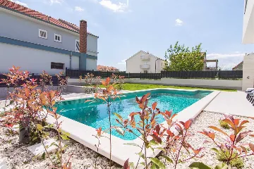 Kaštel Kambelovac Villa for 10 Guests with Pool