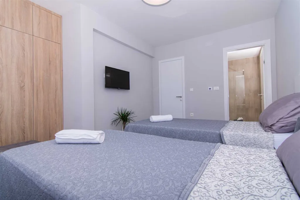 Kaštel Kambelovac Villa for 10 Guests with Pool