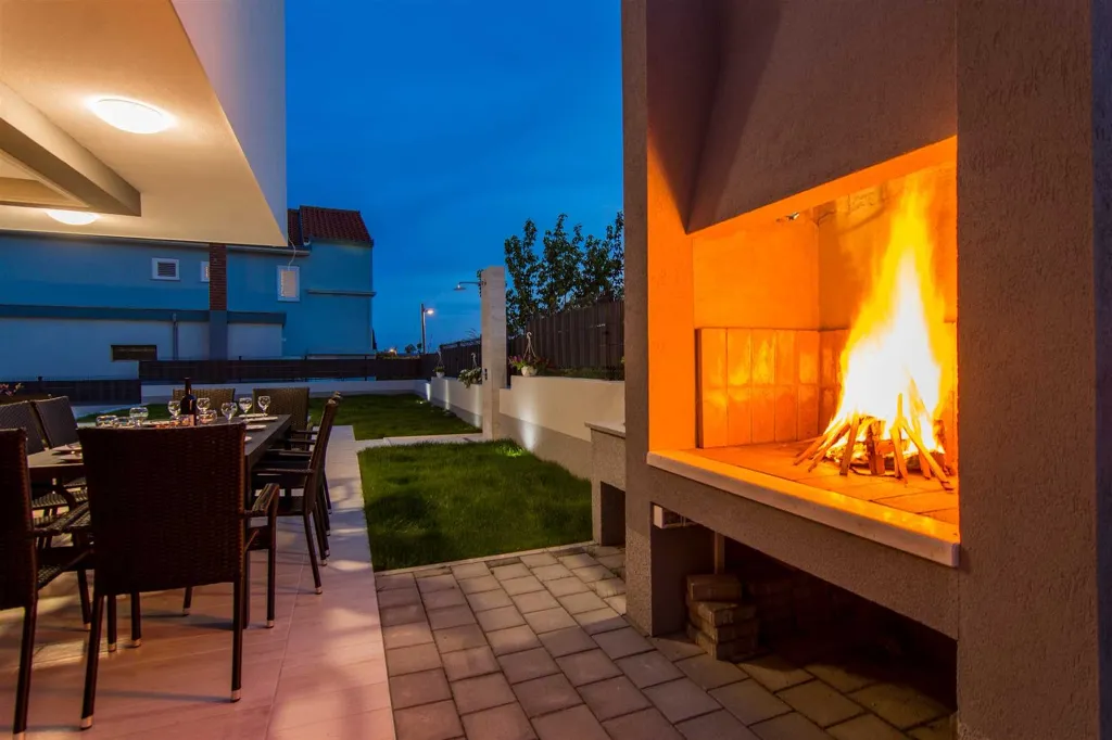 Villa with Private Pool for 10 in Kaštel Kambelovac