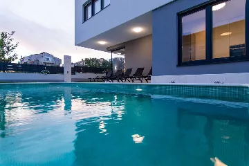 Villa with Private Pool for 10 in Kaštel Kambelovac
