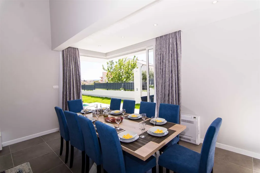Villa with Private Pool for 10 in Kaštel Kambelovac