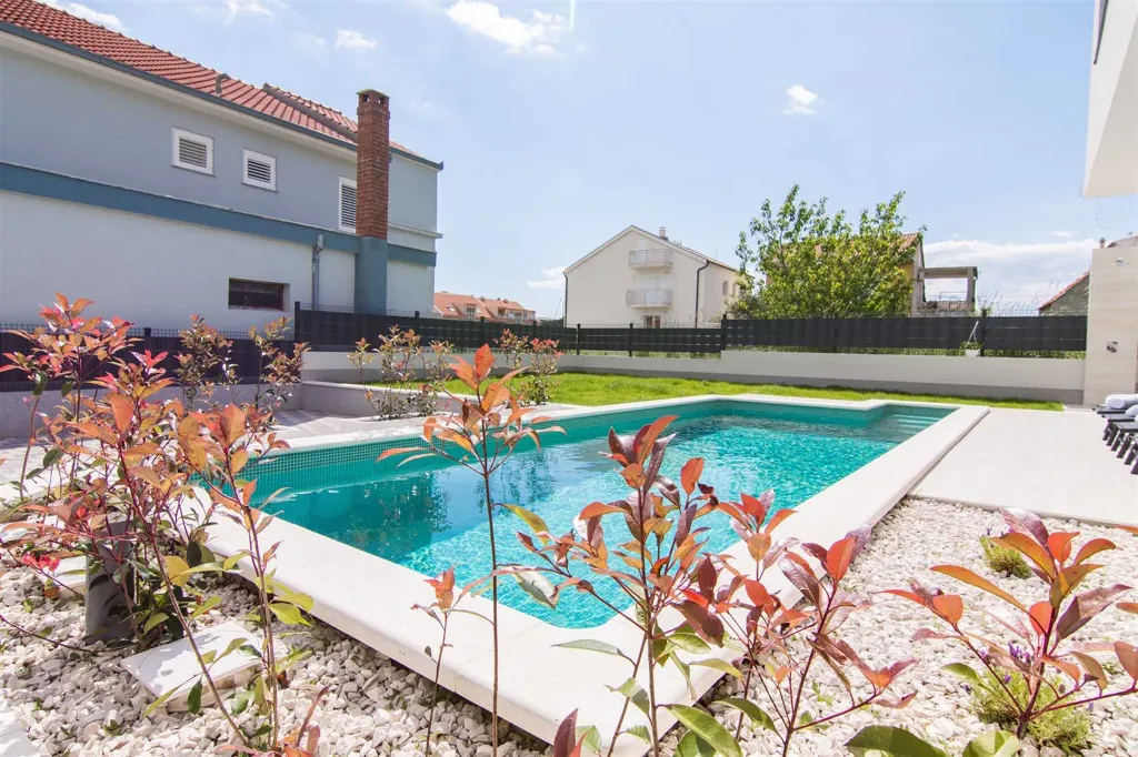Villa with Private Pool for 10 in Kaštel Kambelovac