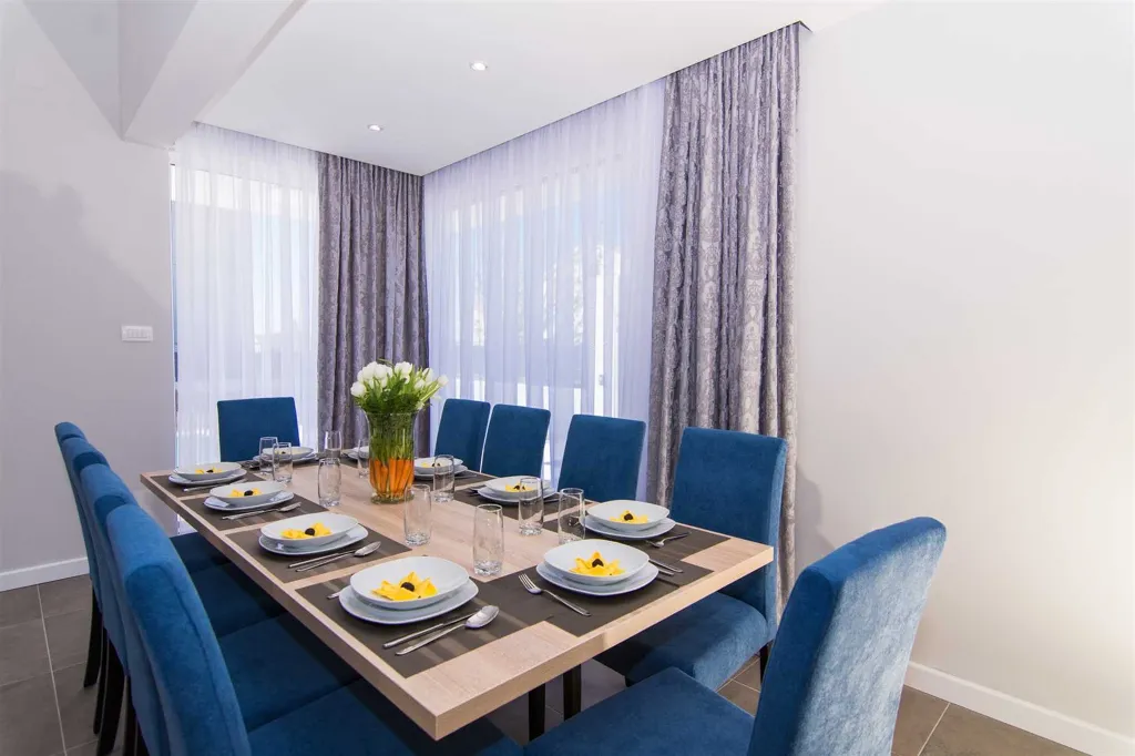 Villa with Private Pool for 10 in Kaštel Kambelovac