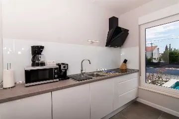 Villa with Private Pool for 10 in Kaštel Kambelovac