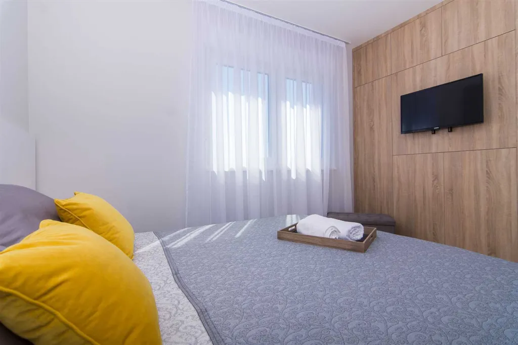 Villa with Private Pool for 10 in Kaštel Kambelovac