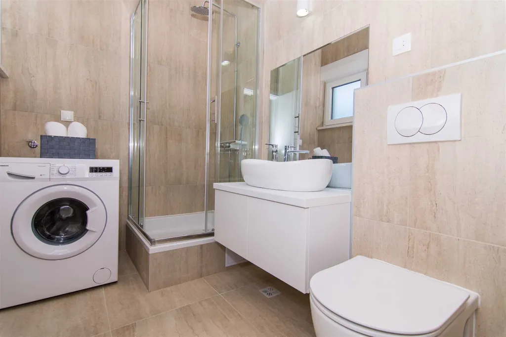 Villa with Private Pool for 10 in Kaštel Kambelovac