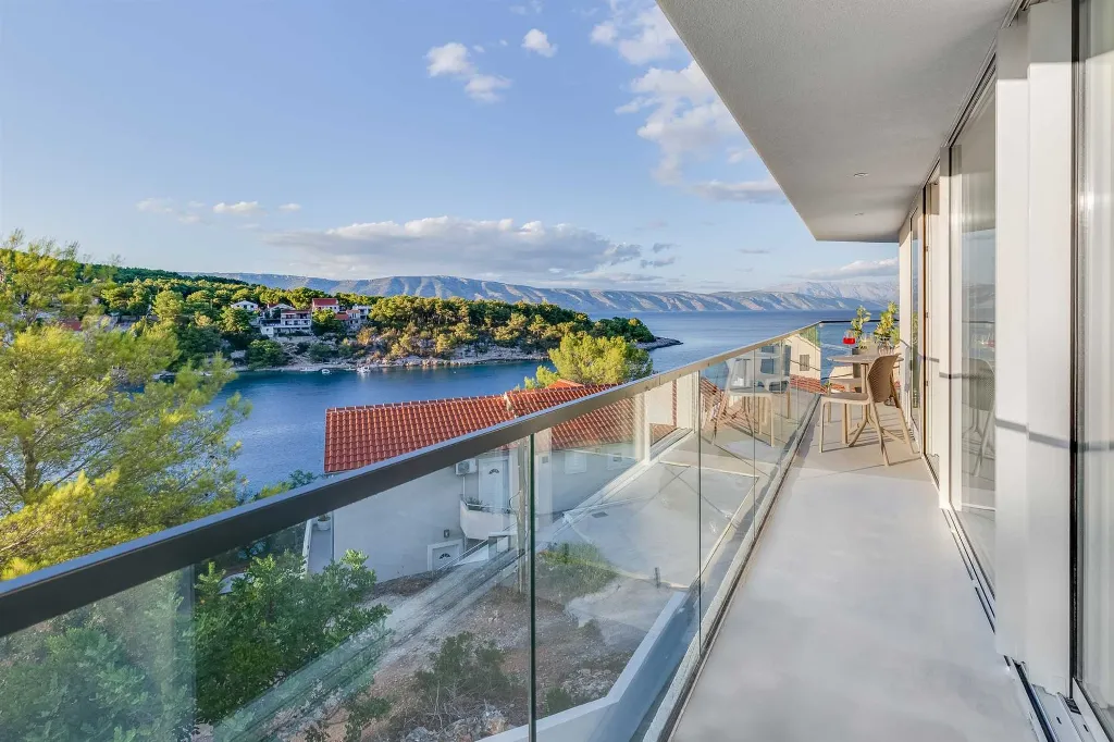 Villa in Vrboska for 8 Guests with Heated Pool