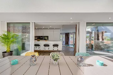 Villa in Vrboska for 8 Guests with Heated Pool