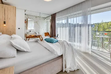 Villa in Vrboska for 8 Guests with Heated Pool