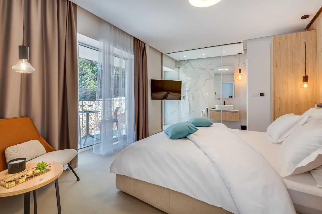 Villa in Vrboska for 8 Guests with Heated Pool
