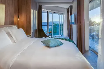 Villa in Vrboska for 8 Guests with Heated Pool